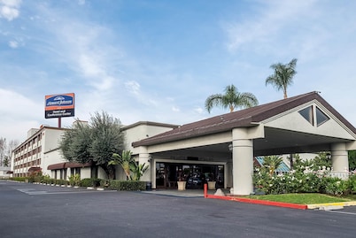 Howard Johnson by Wyndham Fullerton/Anaheim Conference Cntr