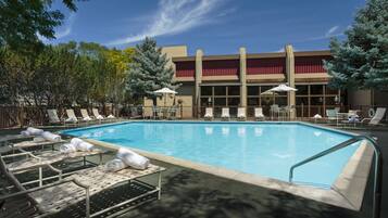 Seasonal outdoor pool, pool umbrellas, sun loungers