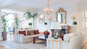 Imperial Suite | Living area | Smart TV, pay movies, offices