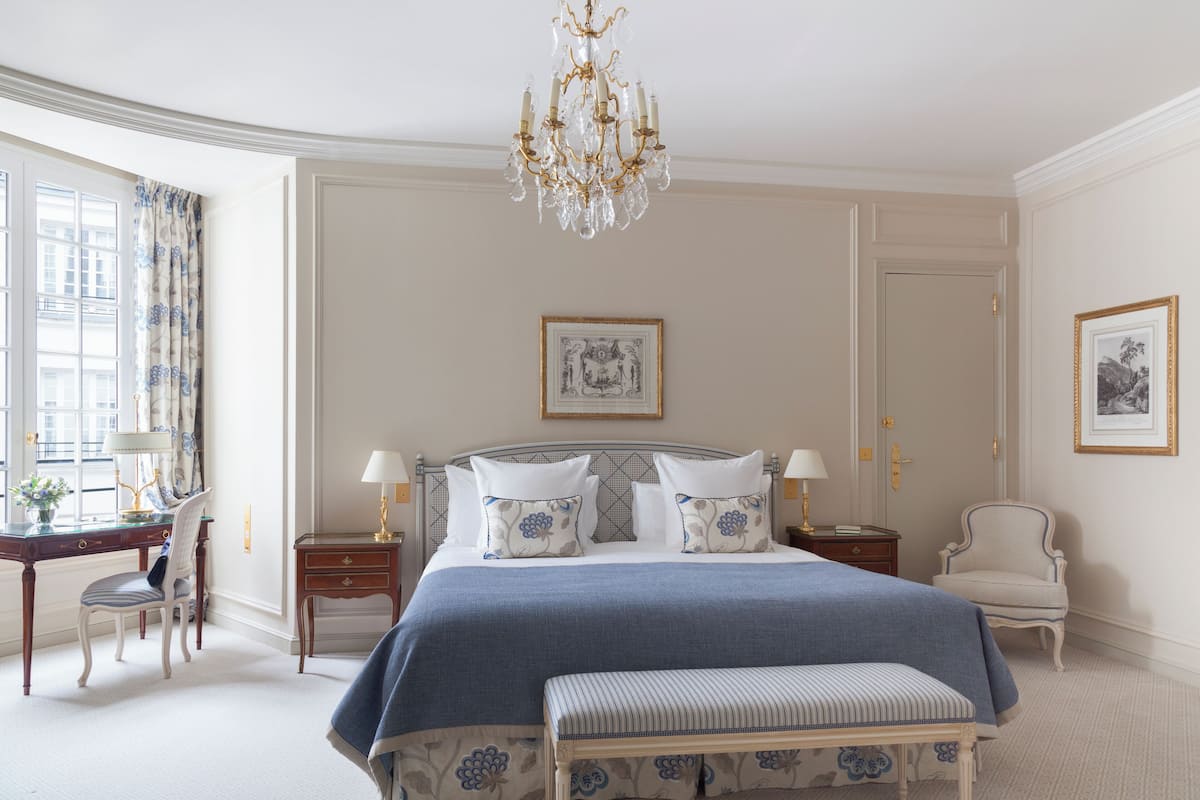 1 bedroom, Egyptian cotton sheets, premium bedding, down duvets