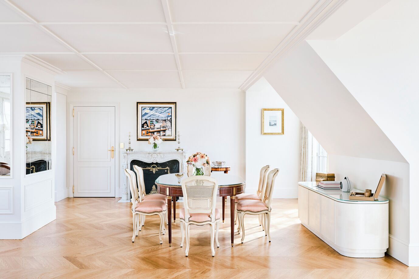 Suite Honeymoon | Living area | Smart TV, pay movies, offices