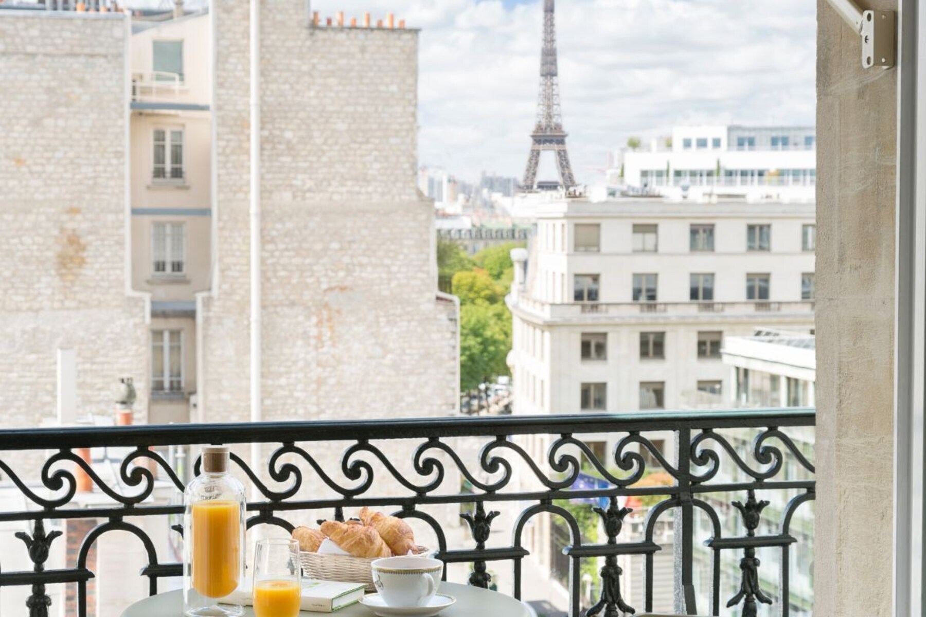 Junior Suite with Skyline view | Balcony