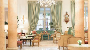 3 restaurantes; se sirven desayunos, comidas y cenas