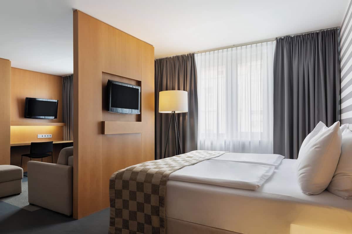 Suíte, 1 cama King e sofá-cama | Roupas de cama antialérgicas, frigobar, cofres nos quartos, escrivaninha