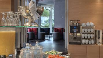 Café da manhã com buffet diário (EUR 22 por pessoa)