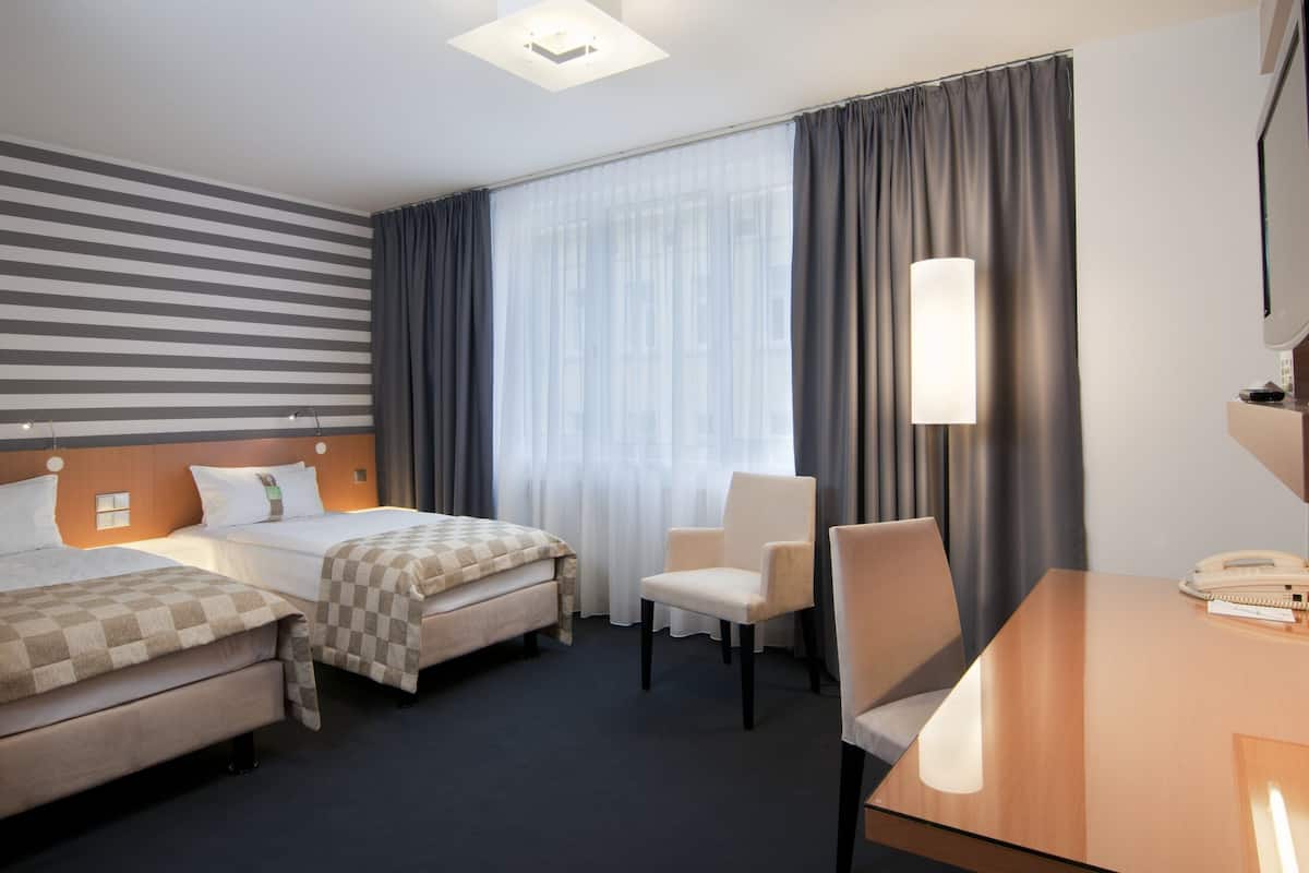 1 bedroom, hypo-allergenic bedding, minibar, in-room safe