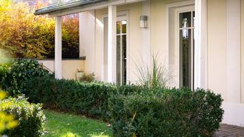 Chambre Standard, 1 trĂšs grand lit (Garden Wing) | Ăquipement de lâhĂ©bergement