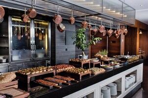 Se sirven desayunos, almuerzos, cenas y brunches