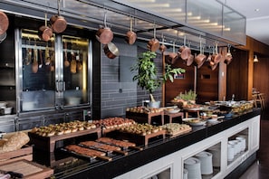 Breakfast, lunch, dinner served; international cuisine