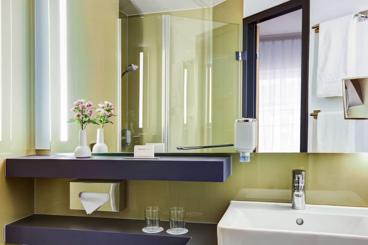 1 bedroom, hypo-allergenic bedding, in-room safe, desk