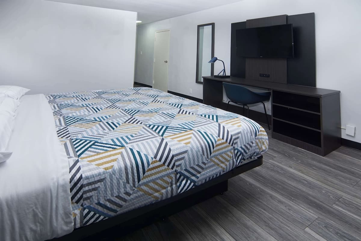 Skrivebord, wi-fi (inkludert) og sengetøy