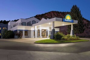 Exterior - Days Inn by Wyndham Carbondale (Carbondale)