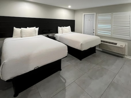 Ropa de cama de alta calidad y escritorio