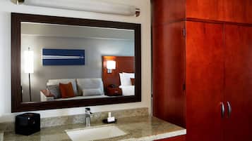 Chuveiro/banheira combinados, produtos de toalete biodegradáveis