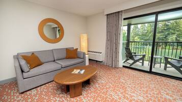 Premium bedding, in-room safe, desk, laptop workspace