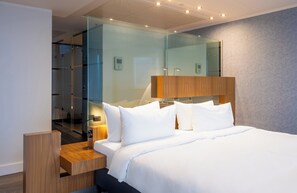 Premium bedding, in-room safe, desk, laptop workspace