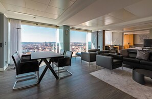 Literie de qualité supérieure, coffres-forts dans les chambres, bureau