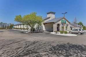 Exterior - Quality Inn Austintown - Youngstown West (Austintown)