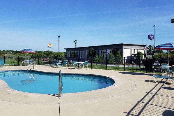 Seasonal outdoor pool, open 9:30 AM to 10:00 PM, pool umbrellas