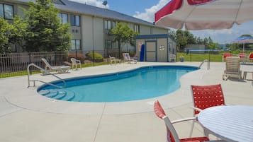 Seasonal outdoor pool, open 9:30 AM to 10:00 PM, pool umbrellas