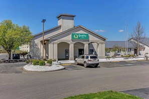 Exterior - Quality Inn Austintown - Youngstown West (Austintown)