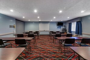 A conference room with tables and chairs, a whiteboard, and a projector screen. - Quality Inn Austintown - Youngstown West (Austintown)
