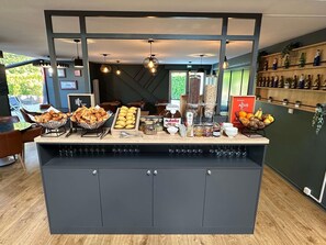 Daily buffet breakfast (EUR 13.90 per person)