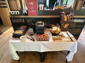 Daily buffet breakfast (EUR 13.90 per person)