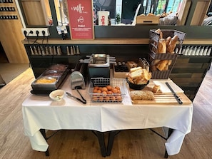 Daily buffet breakfast (EUR 13.90 per person)