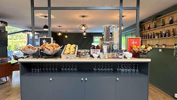 Daily buffet breakfast (EUR 13.90 per person)