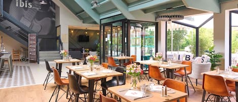 Dinner served, Regional cuisine, alfresco dining