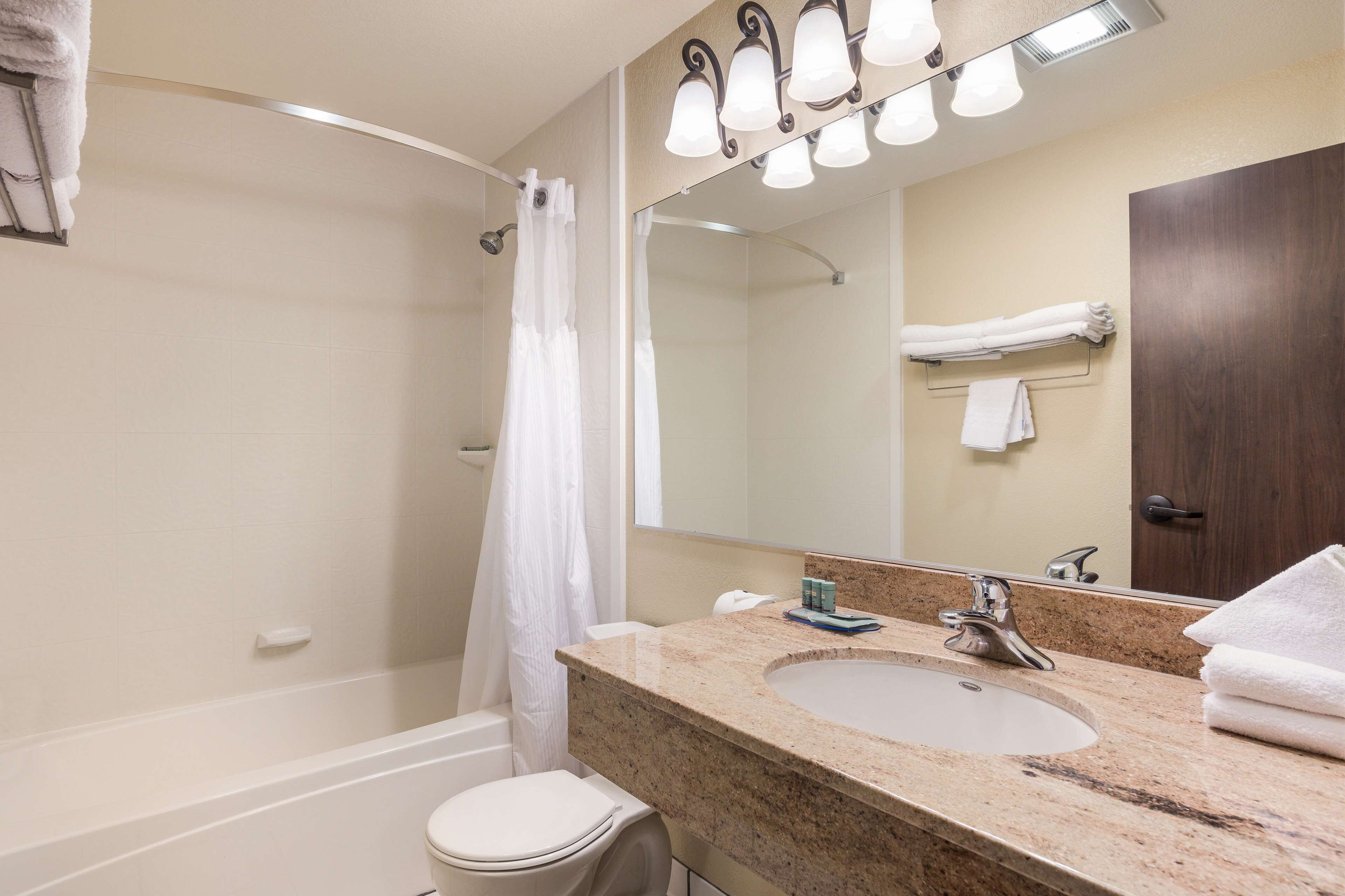 combined shower/bathtub, eco-friendly toiletries, hair dryer, towels