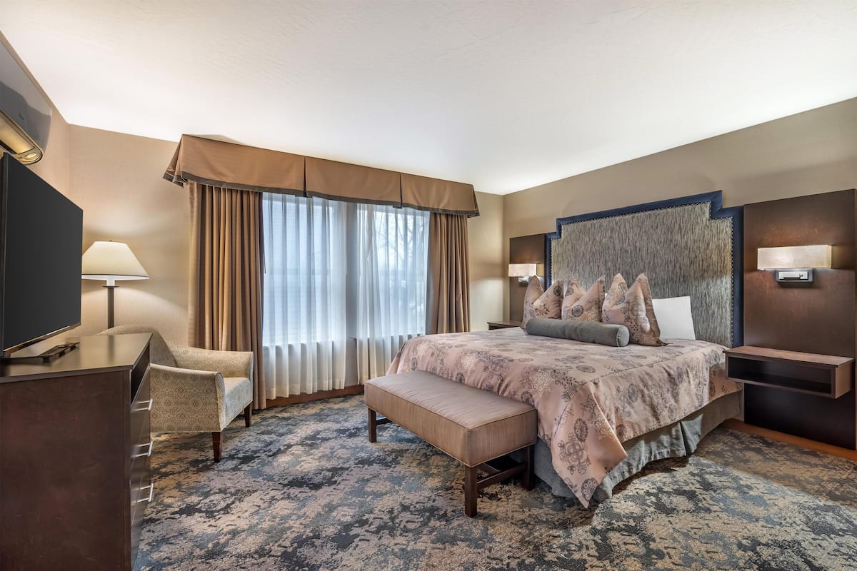 Suite, 1 King Bed, Non Smoking, Kitchen | Desk, laptop workspace, blackout drapes, iron/ironing board