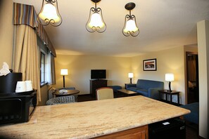 40-inch plasma TV with cable channels, TV - Best Western Windsor Inn (Ashland)