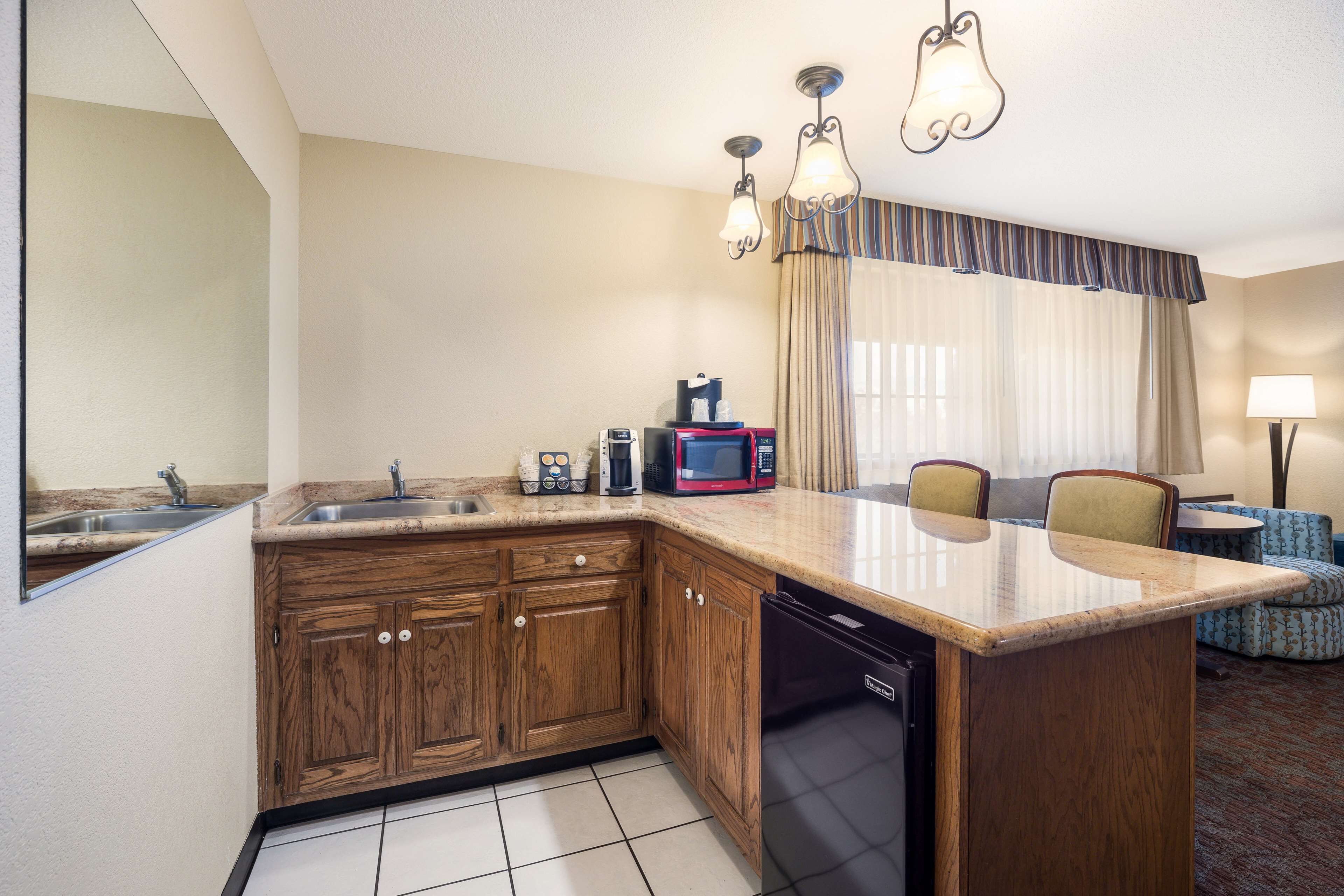 suite, 1 king bed, non smoking, refrigerator & microwave | living area | 40-inch plasma tv with cable channels, tv
