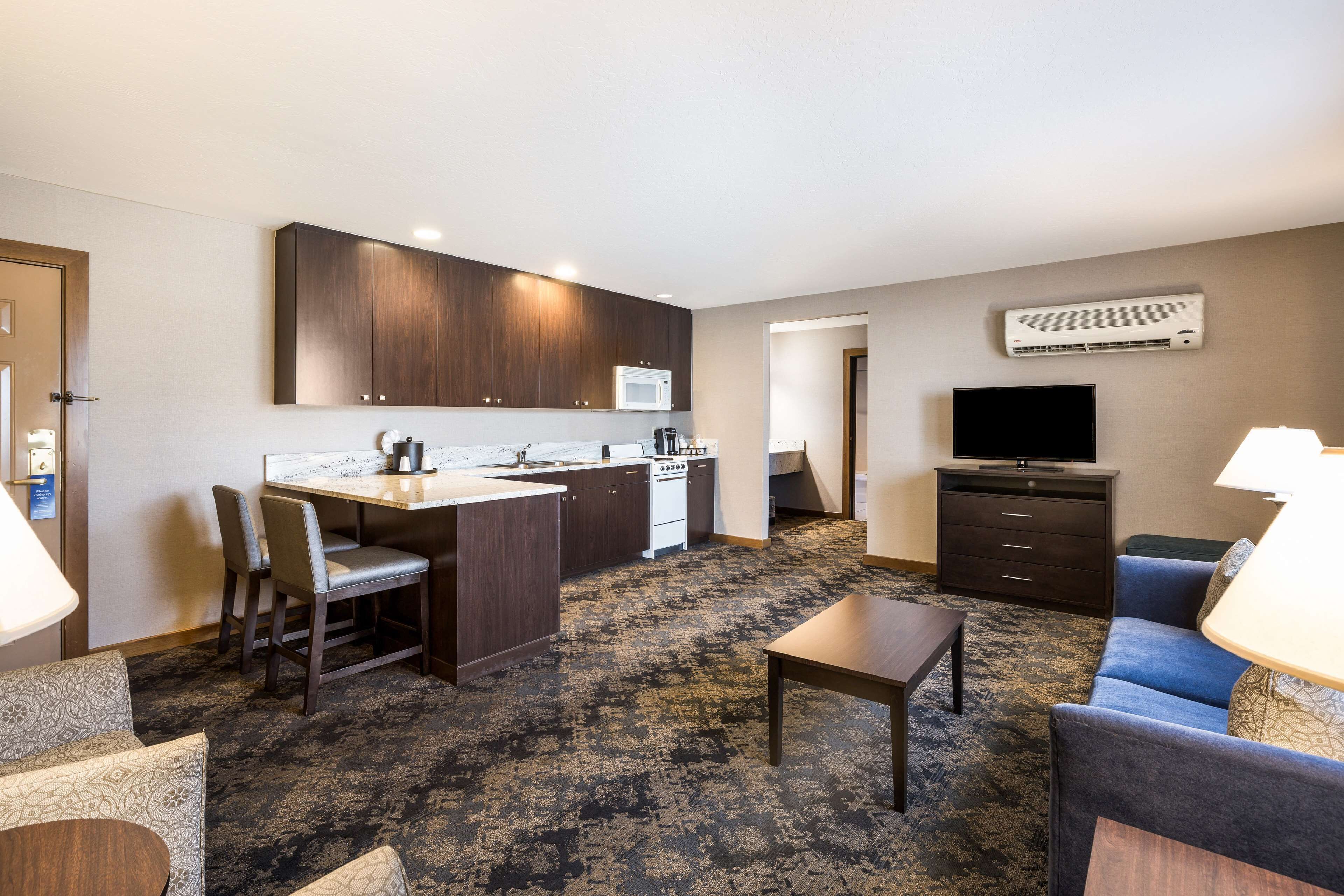 suite, 1 king bed, non smoking, kitchen | private kitchen | fridge, coffee/tea maker, eco-friendly cleaning products