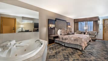 Suite, 1 kingsize-seng, ikke-røyk, massasjebadekar | Skrivebord, skrivebord for bærbar PC og blendingsgardiner