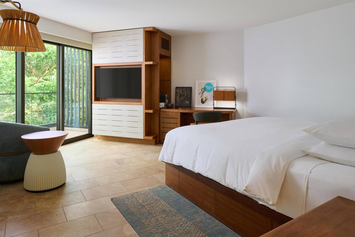 ห้องพัก, เตียงคิงไซส์ 1 เตียง, วิวรีสอร์ท | เครื่องนอนระดับพรีเมียม, ผ้านวมขนเป็ด, มินิบาร์ฟรีบาง อย่าง