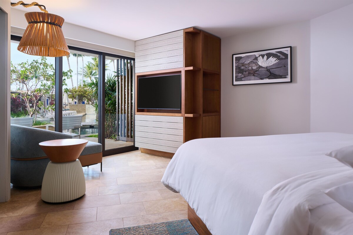 Pool Side Suite (Adults Only) | Premium bedding, down duvets, free minibar items, in-room safe