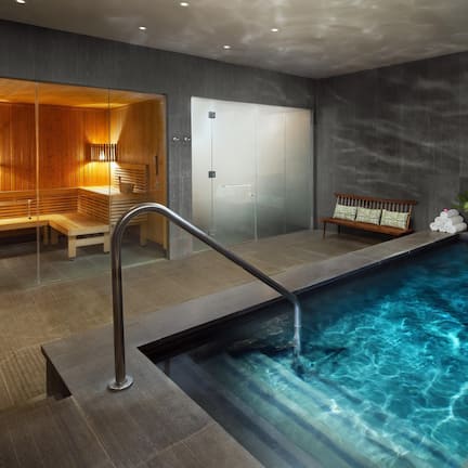 Couples treatment rooms, sauna, hot tub, steam room, body treatments