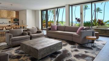 3 Bedroom Villa, Oceanfront (2 King and 2 Queen Bed) | 高級寢具、羽絨被、迷你吧贈品、房內夾萬