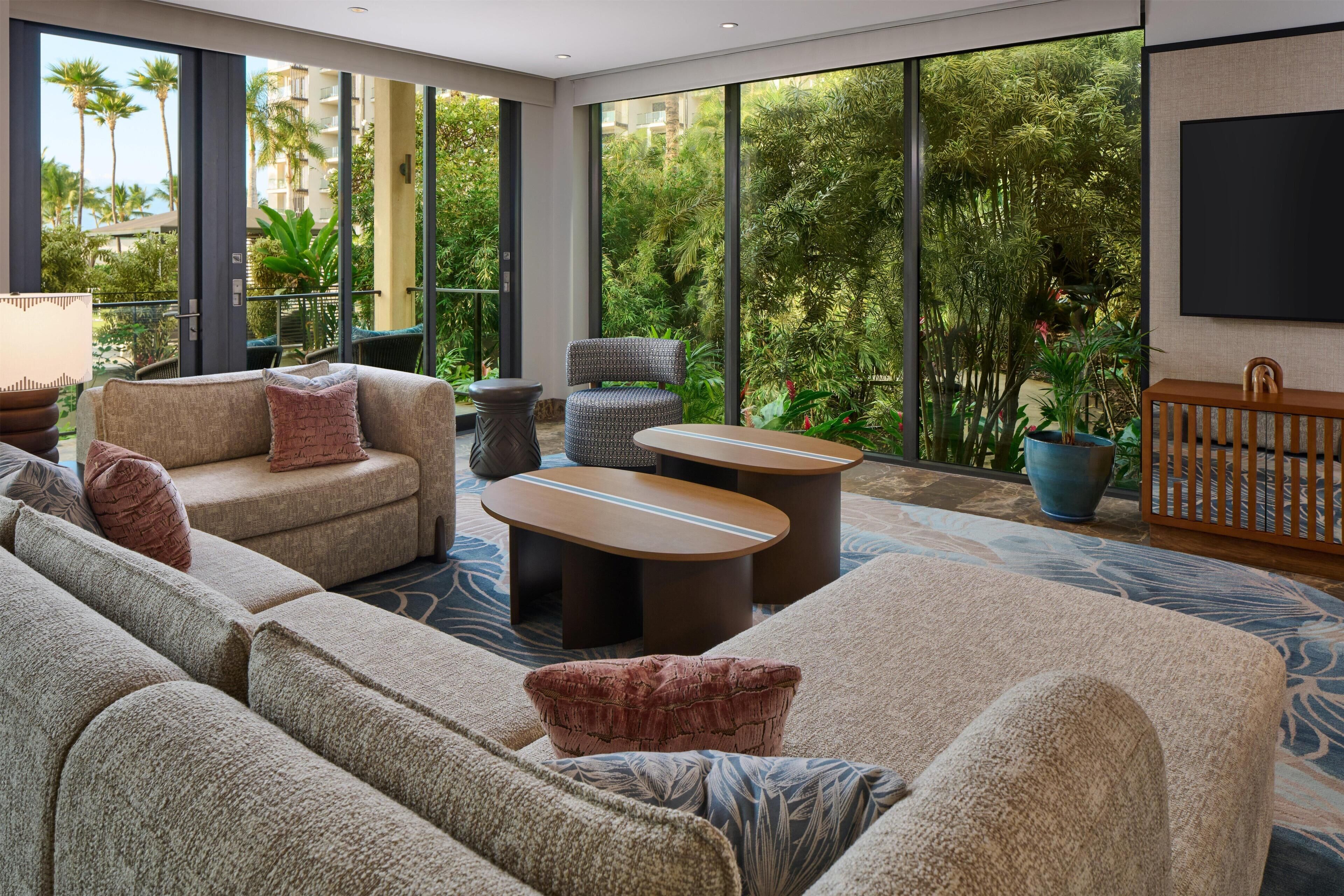 3 Bedroom Villa, Garden View (2 King and 2 Queen Bed) | Living area | 40-inch TV with cable channels, pay movies