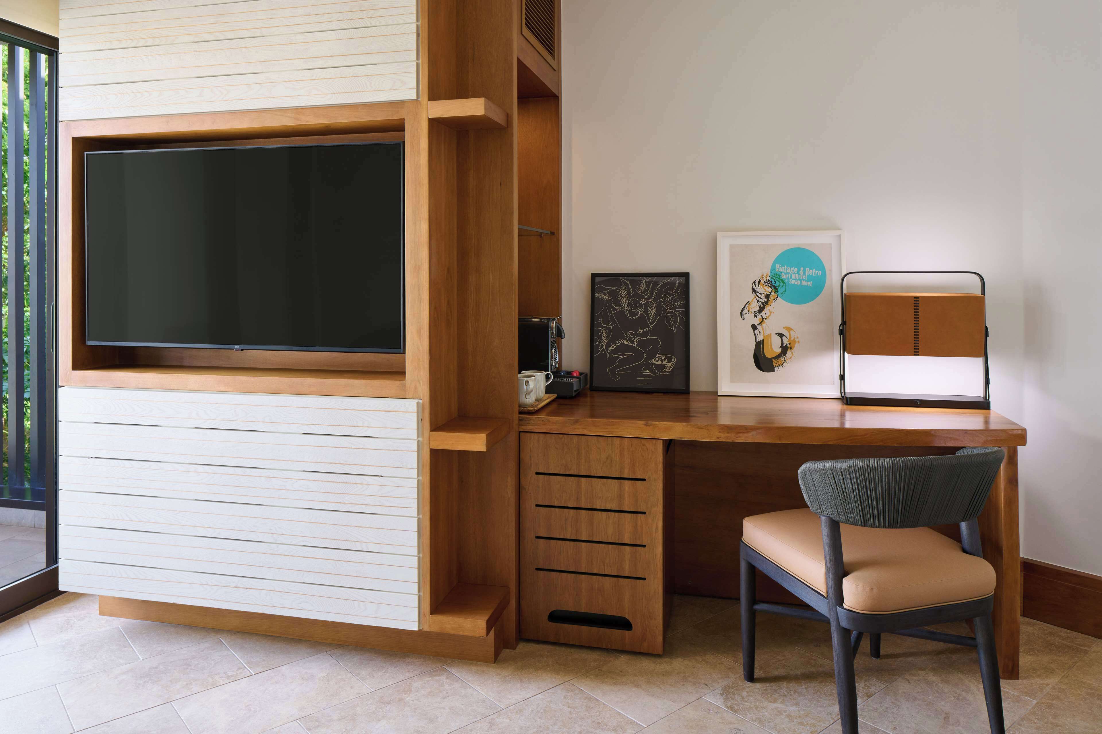 1 bedroom, premium bedding, down duvets, free minibar items