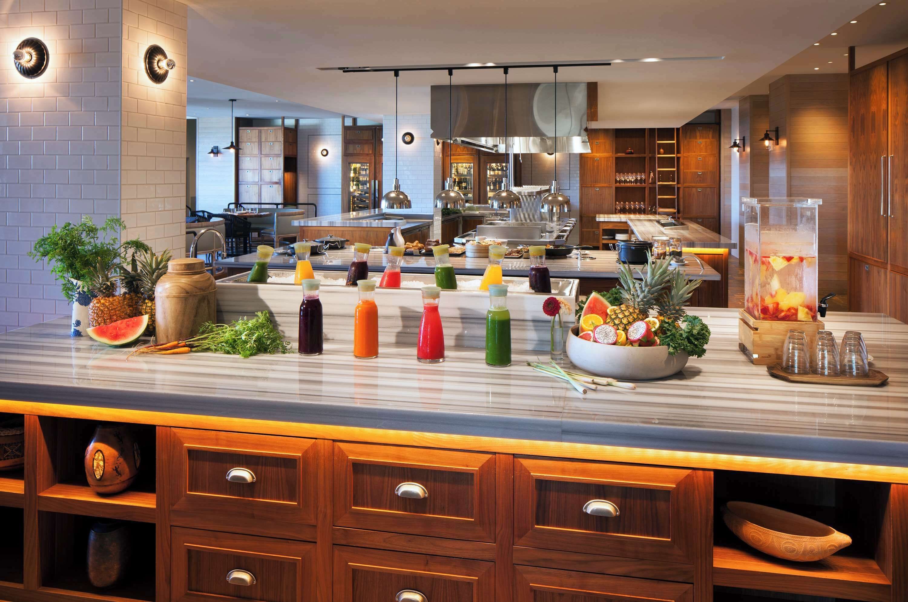 4 restaurants, breakfast, lunch, dinner served; fusion cuisine