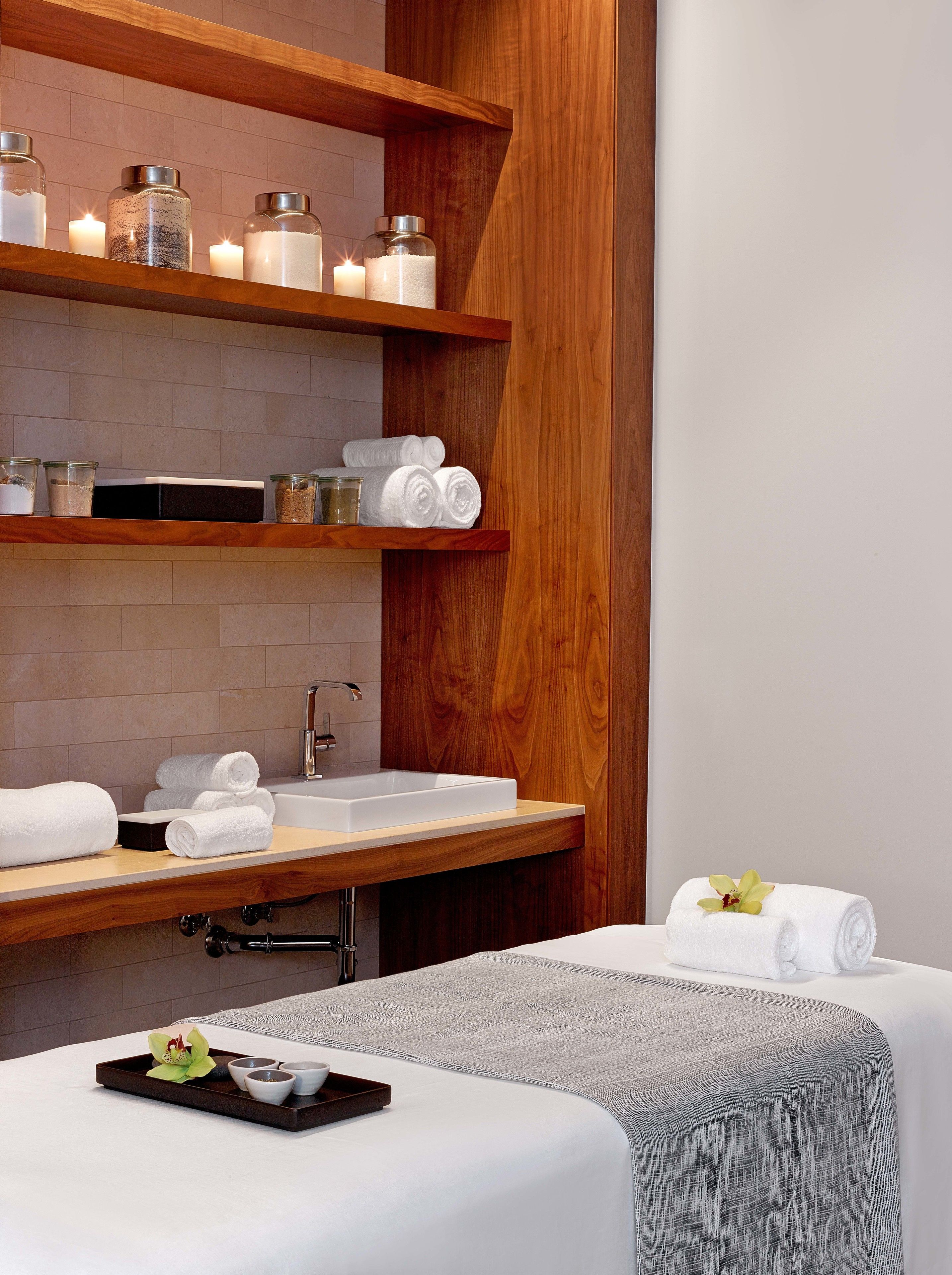 Couples treatment rooms, sauna, hot tub, steam room, body treatments