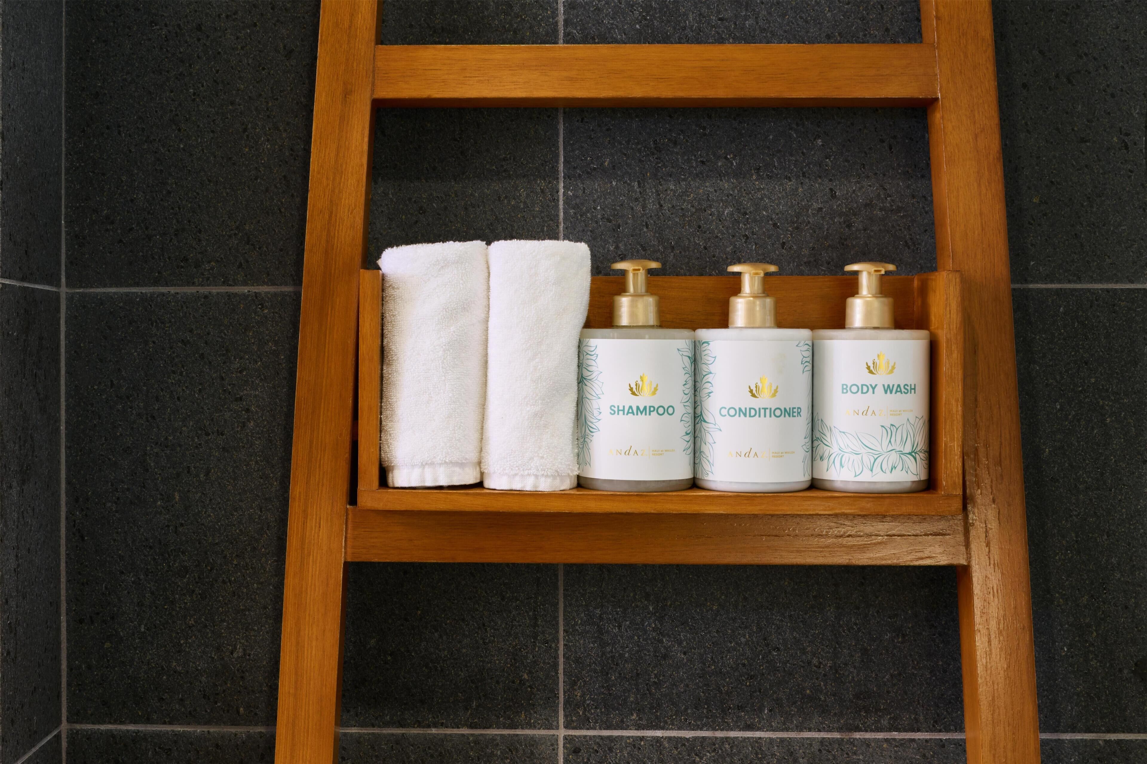 Pancuran mandi, kelengkapan dandanan diri mesra alam, pengering rambut 