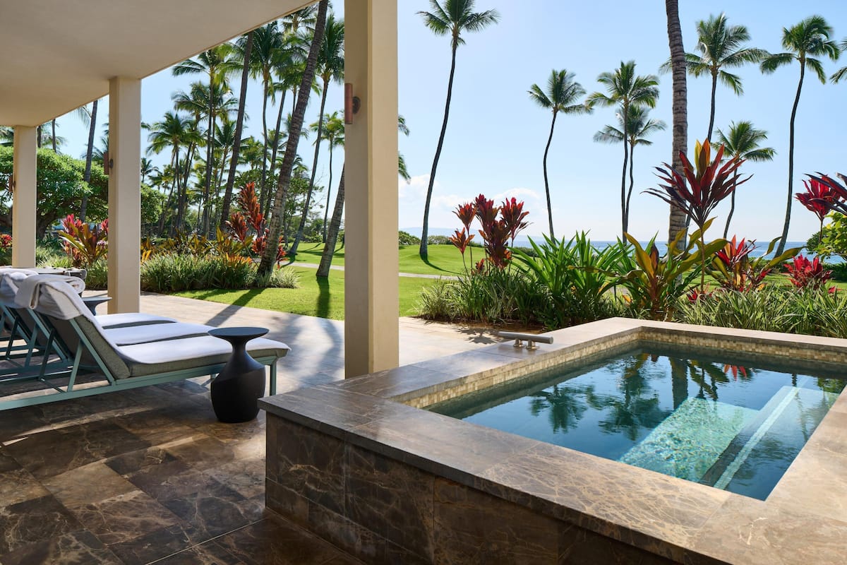 3 Bedroom Villa, Oceanfront (2 King and 2 Queen Bed) | Vista a la playa o el mar