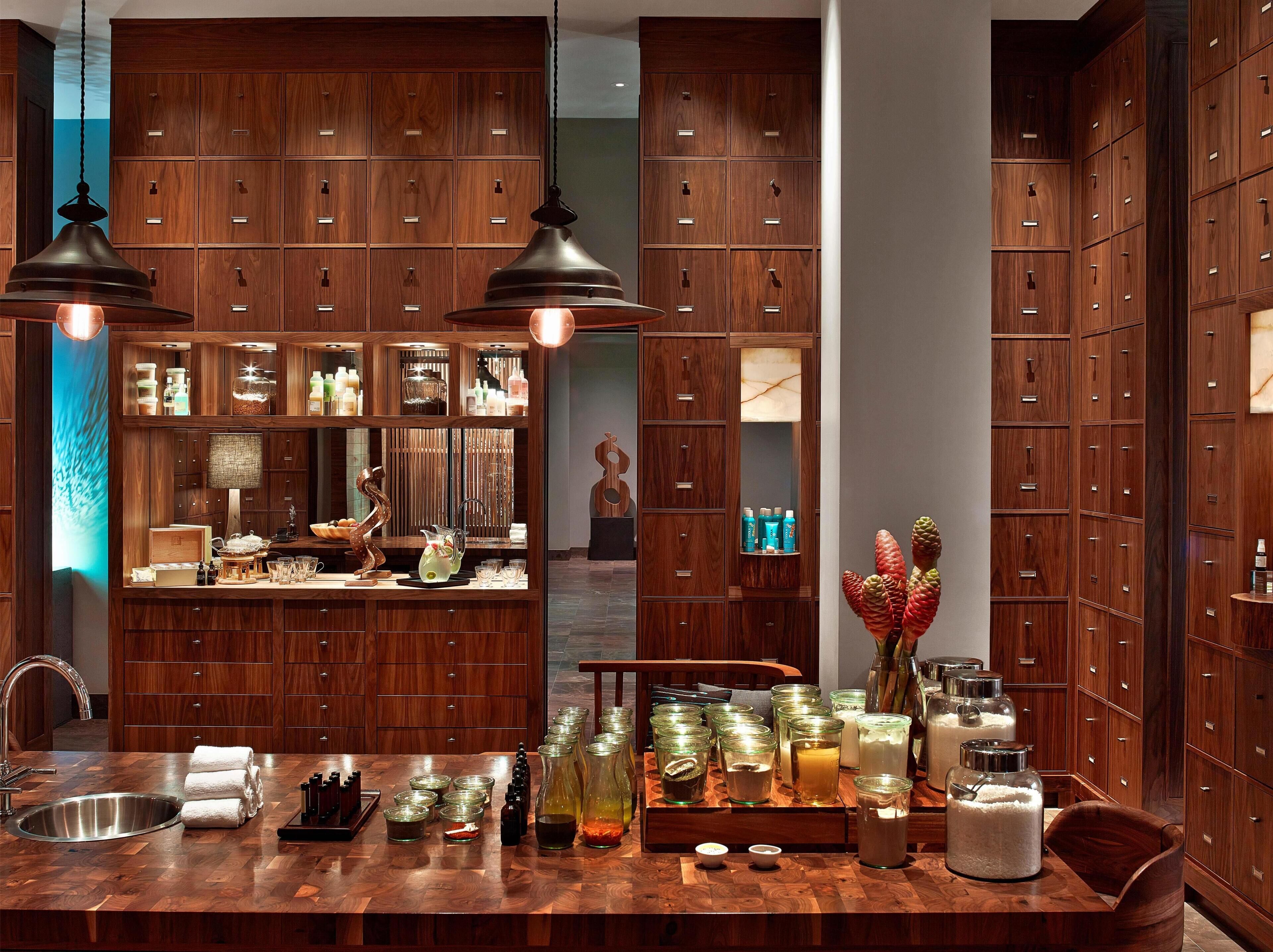 Couples treatment rooms, sauna, hot tub, steam room, body treatments