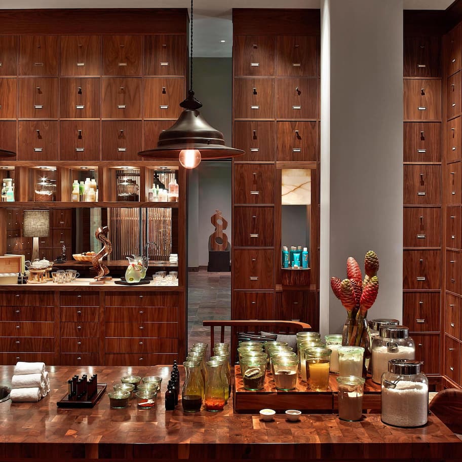 Couples treatment rooms, sauna, hot tub, steam room, body treatments