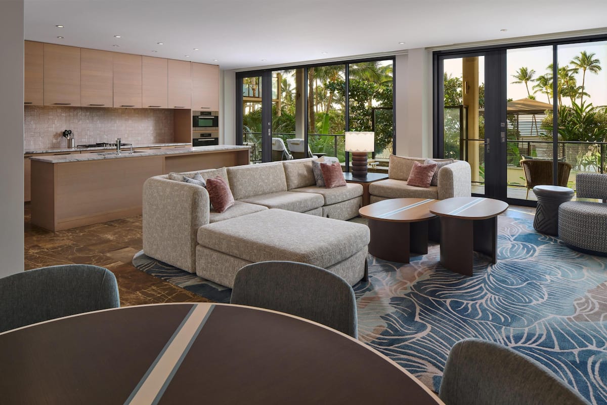 3 Bedroom Villa, Garden View (2 King and 2 Queen Bed) | Living room